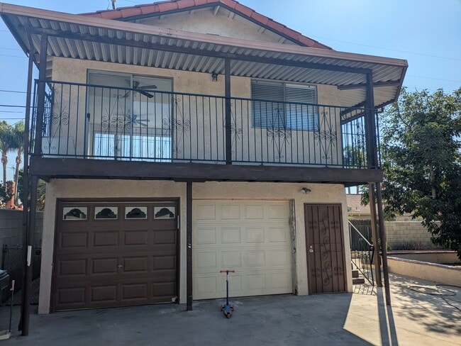 property at 661 S Lilac Ave