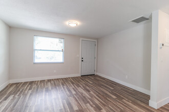 702 W Plaza Pl, Unit B in Tampa, FL - Building Photo - Building Photo