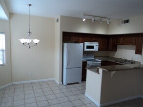 890 Kitty Hawk Dr, Unit 1012 in Mesquite, NV - Foto de edificio - Building Photo