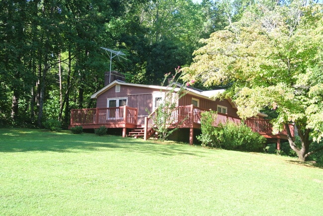 623 Old Salem Rd in Seneca, SC - Foto de edificio - Building Photo