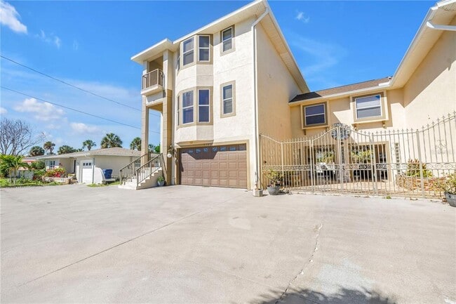 8702 Blind Pass Rd in St Pete Beach, FL - Building Photo - Building Photo