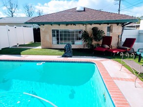 17737 Welby Way in Los Angeles, CA - Building Photo - Building Photo