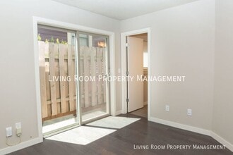 736 N Webster St in Portland, OR - Building Photo - Building Photo