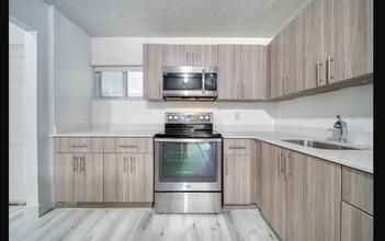 12955 NE 6th Ave in North Miami, FL - Building Photo - Building Photo