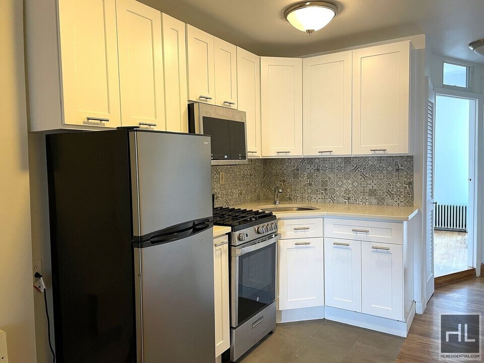 6 AVENUE in Brooklyn, NY - Building Photo