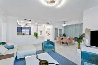 804 E Windward Way in Lantana, FL - Building Photo - Building Photo