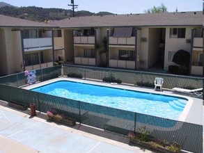 Blossom Hill Garden Apartments in San Jose, CA - Foto de edificio - Building Photo