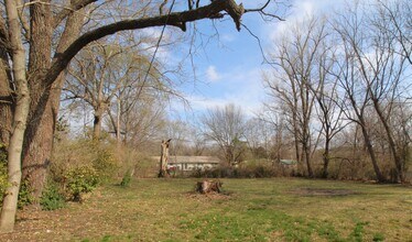 2418 W Wedington Dr in Fayetteville, AR - Building Photo - Building Photo