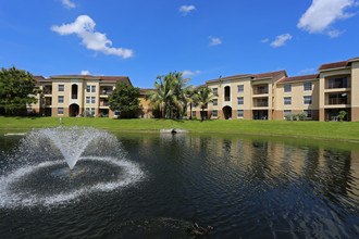 Portofino in Lake Worth, FL - Foto de edificio - Building Photo