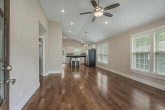 1012 42nd Ave N in Nashville, TN - Building Photo - Building Photo