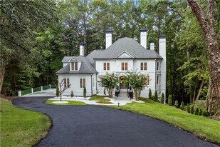 5390 Harrowood Ln NW in Atlanta, GA - Building Photo