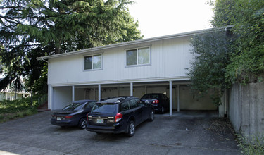 Courtyard Apartments in Portland, OR - Building Photo - Building Photo