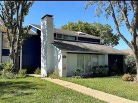 1709 Elk Grove Dr in Richardson, TX - Building Photo