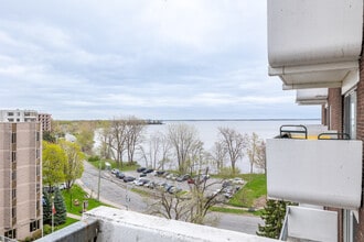 Les Tours Lakeshore in Pointe-claire, QC - Building Photo - Building Photo