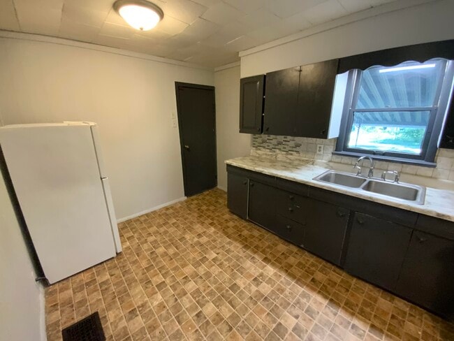 17 Fairweight Ave in Danville, IL - Foto de edificio - Building Photo