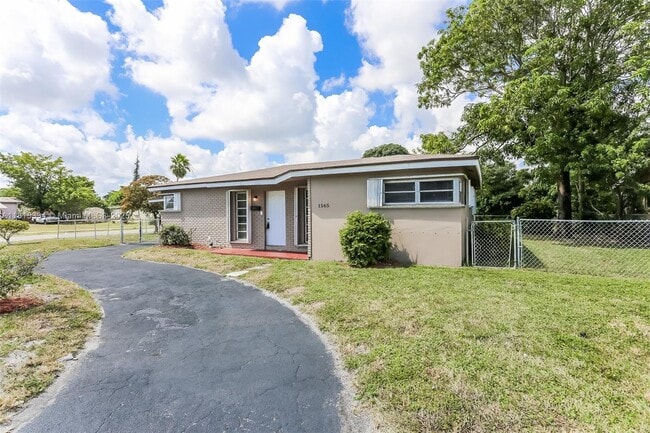 1565 NW 6th Ave in Pompano Beach, FL - Building Photo - Building Photo