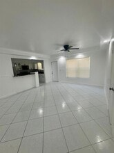 15211 NE 10th Ave in North Miami Beach, FL - Building Photo - Building Photo