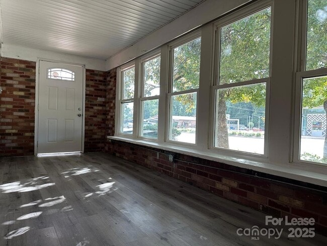 2818 Beatties Ford Rd in Charlotte, NC - Building Photo - Building Photo