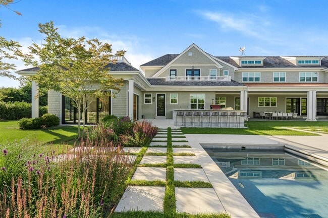 127 Greenleaf Ln