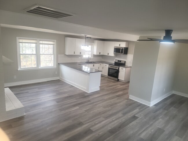 530 N Main St in King, NC - Building Photo - Building Photo