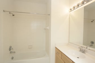 Commons at Potomac Square in Sterling, VA - Building Photo - Interior Photo