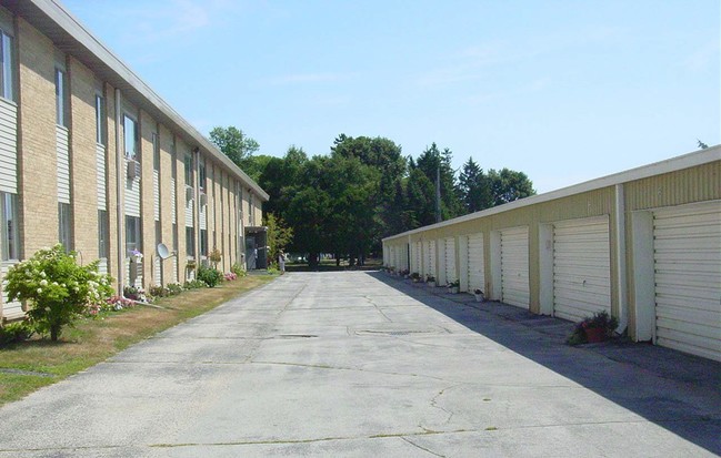 Delwan Apartments in Two Rivers, WI - Building Photo - Building Photo