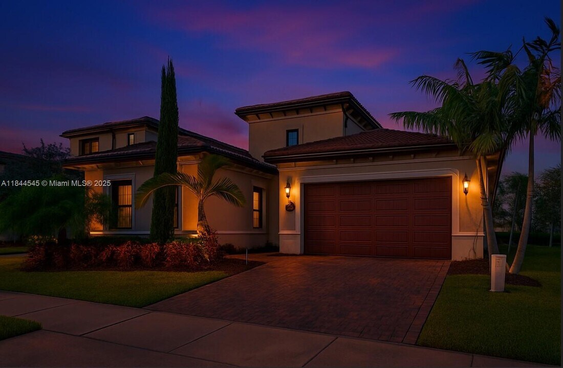 8855 Watercrest Cir W in Parkland, FL - Building Photo