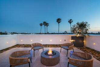 Empire at Larchmont in Los Angeles, CA - Building Photo - Building Photo