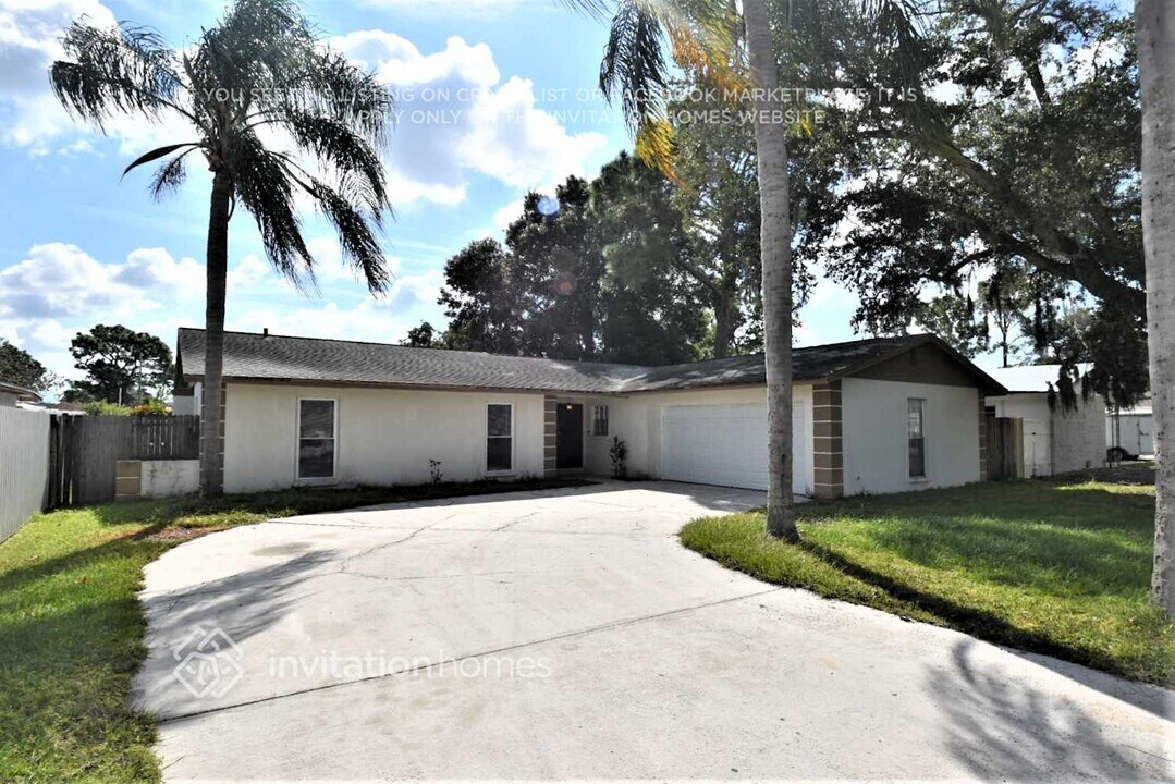 7513 Meadow Dr in Tampa, FL - Building Photo