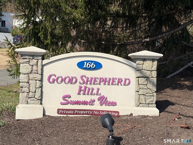 166 Old Brookfield Rd in Danbury, CT - Foto de edificio - Building Photo