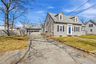 21 Earlham Way in Warwick, RI - Building Photo
