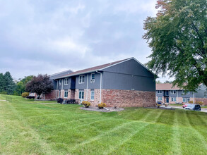 Eagle Rock Apartments in River Falls, WI - Building Photo - Building Photo