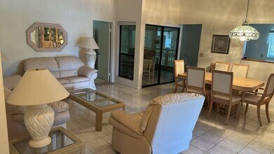 3360 Lucerne Park Dr in Greenacres, FL - Building Photo - Building Photo
