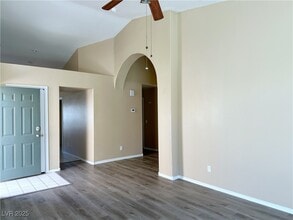 1829 Oak Bluffs Ave in North Las Vegas, NV - Building Photo - Building Photo