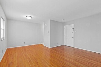 7848 Big Bend Blvd in Webster Groves, MO - Building Photo - Building Photo