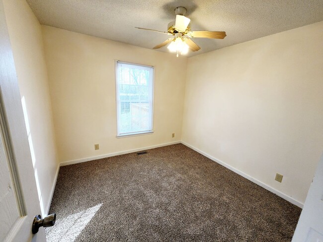 3252 S Senseney Cir in Clarksville, TN - Building Photo - Building Photo