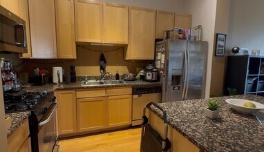 4011 N Francisco Ave, Unit 109 in Chicago, IL - Building Photo - Building Photo
