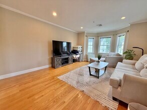 146 Adams St in Waltham, MA - Building Photo - Building Photo