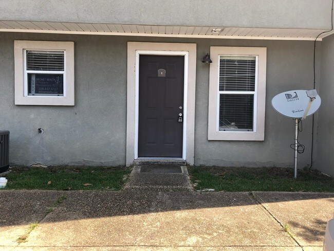 1625 Martin Bluff Rd in Gautier, MS - Building Photo - Building Photo