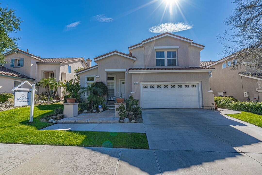 23828 Oakhurst Dr in Santa Clarita, CA - Building Photo