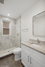 2229 W Augusta Blvd, Unit 2 First Floor in Chicago, IL - Foto de edificio - Building Photo