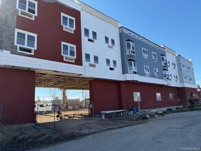 227 4th Ave in Bay Shore, NY - Foto de edificio - Building Photo