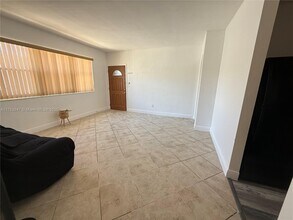 7720 Byron Ave in Miami Beach, FL - Building Photo - Building Photo