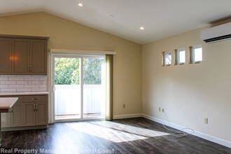 1121 Pismo St in San Luis Obispo, CA - Building Photo - Building Photo