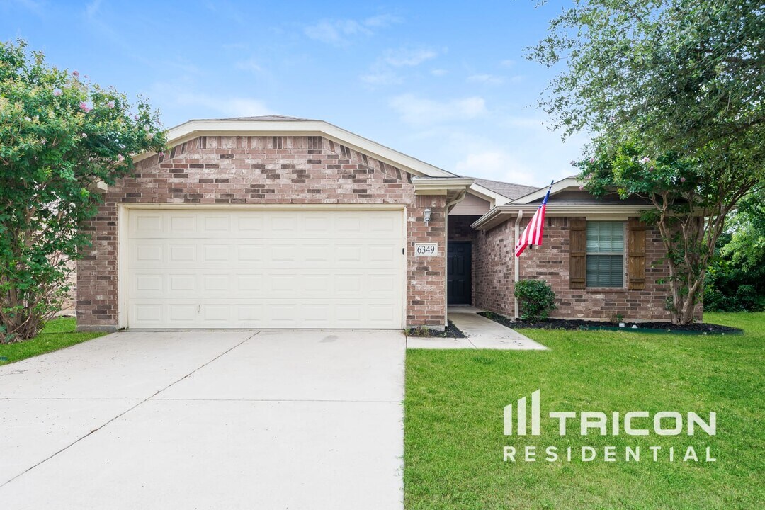 6349 Apalachee Trail in Fort Worth, TX - Foto de edificio