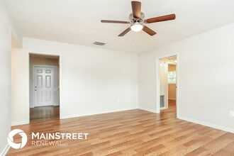 5913 Wolf Rd in Orlando, FL - Foto de edificio - Building Photo