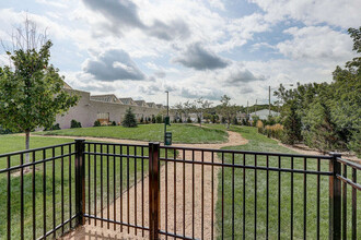 The Reef Apartments in Wauwatosa, WI - Foto de edificio - Building Photo