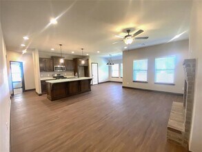 4200 Royal Garden Dr in Yukon, OK - Building Photo - Building Photo