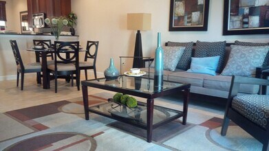 5145 NW 30th Terrace in Fort Lauderdale, FL - Building Photo - Building Photo