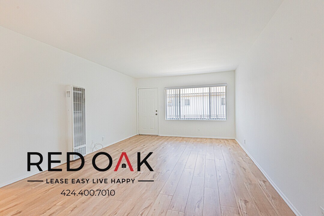 6045 Whitsett Ave in Los Angeles, CA - Building Photo